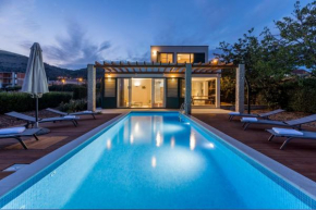 Villa Trogir 50 meter from sea